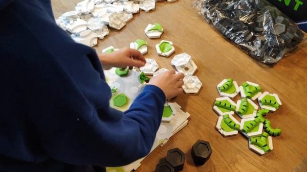 Gravitrax PRO GIANT unboxing (It's HUGE !!!)