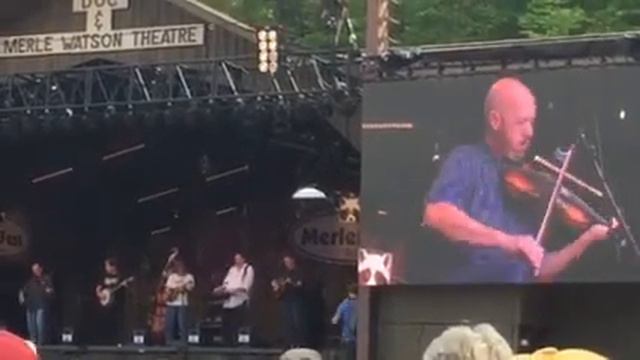 Sam Bush, Bela Fleck, Jerry Douglas, Johnny Warren, Bryan Sutton, and Mark Schatz. Merle Fest 2017 смотреть онлайн
