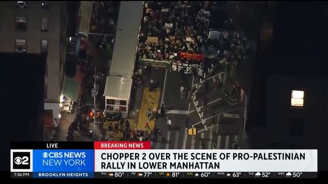 Chopper 2 flies over large pro-Palestinian rally in Manhattan смотреть онлайн