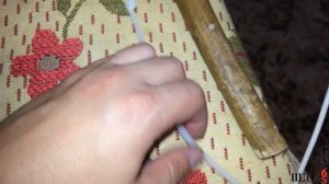 Гвоздевые скобы, есть свой вариант, крепи кабель к стене