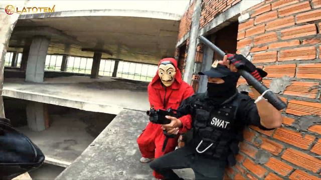 Parkour MONEY HEIST Season 4 | POLICE Never Backs Down (BELLA CIAO REMIX) | POV chase In REAL LIFE смотреть онлайн