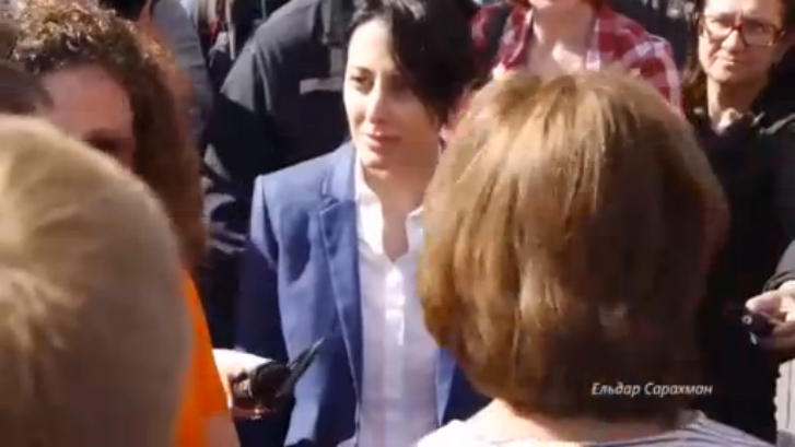 Простой вопрос главе нацполиции Украины стал причиной для жесткого задержания смотреть онлайн