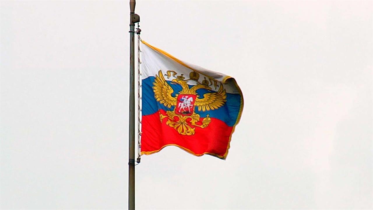 В России отмечают День государственного флага смотреть онлайн