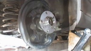 Шкода Ети 1,2 как заменить задний подшипник ступицы который загудел.