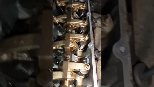 как правильно регулировка клапана на Renault Sandero 1.6 МТ, 2011, часть 2 смотреть онлайн