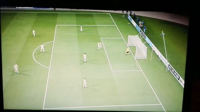 Гол с центра поля FIFA 15 смотреть онлайн