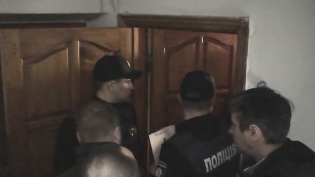 ВЗАЄМОДОПОМОГА. Приключения "патриотов" из "Кей-Колекта" в Чернигове 19.04.2016 смотреть онлайн