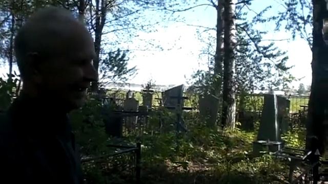 На могиле мамы