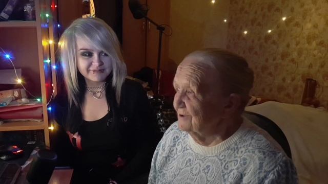 БАБУШКА реагирует на ЭМО, ПИРСИНГ, ТАТУИРОВКИ смотреть онлайн