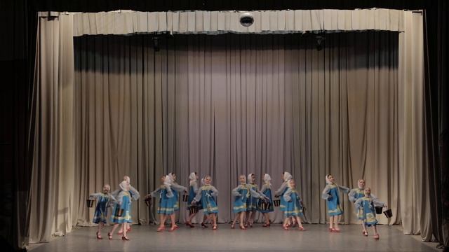 Образцовый ансамбль танца «Счастливое детство» - "На реченьке" смотреть онлайн