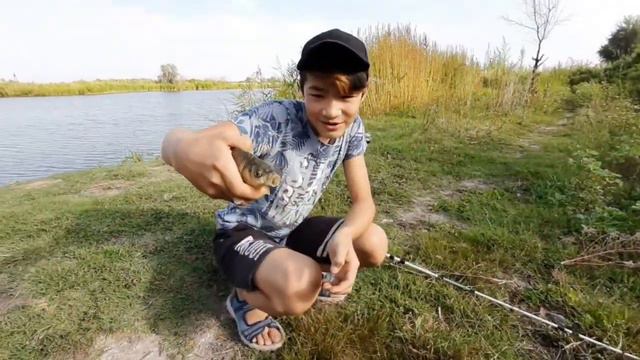 #Рыбалка2020 #карась #Лето2020 Молодой рыбак Алихан. Рыбалка с братом.