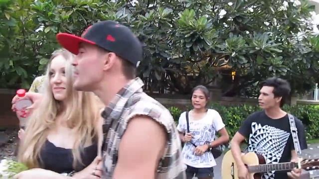 Русские "зажигают" в Таиланде в 6 утра! 1 смотреть онлайн