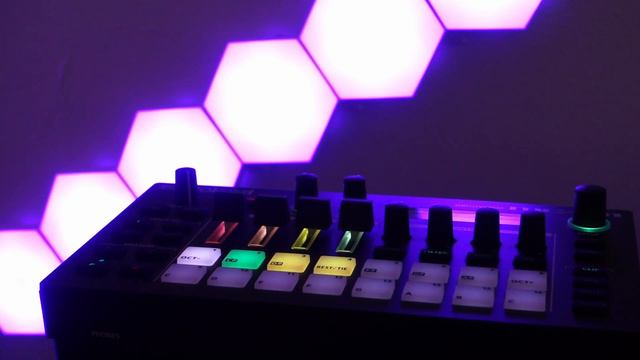 Minimal Techno Jam on the Roland MC-101 смотреть онлайн