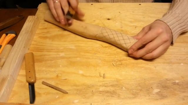 Самая простая плетенка. Резьба по дереву смотреть онлайн