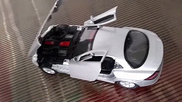 Mercedes Benz SLR McLaren Motormax Escala 1:24 смотреть онлайн