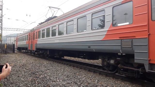 ЭР2К-1012 Прибывает На Станцию Новокузнецк ER2K-1012 Arrives At Novokuznetsk Station смотреть онлайн
