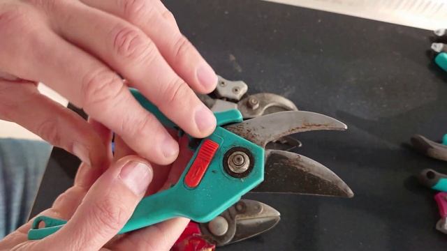 Что такое "ПРАВИЛЬНЫЙ" секатор для плетельщика (English subtitles) смотреть онлайн