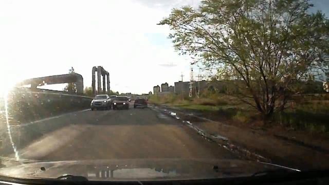 В Кургане водители мчатся по разделительной полосе смотреть онлайн