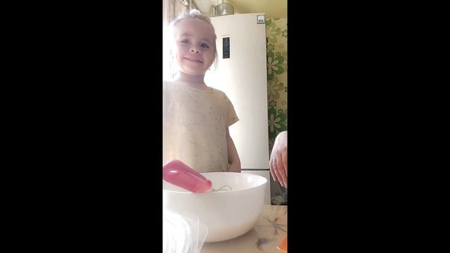 Лерочка готовит завтрак#маминарадость смотреть онлайн