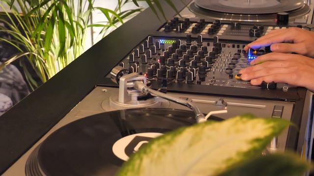 Vinyl Mix 001 - Groovy House - Allen Heath XONE:92 смотреть онлайн