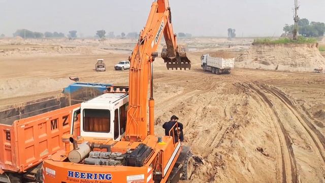 Jcb Daewoo Loading Mud inTata Dumper Truck Jcb Fully Loading Dumper Truck смотреть онлайн