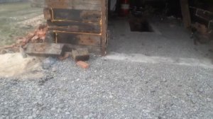 фундамент из покрышек. гараж из шпалы.