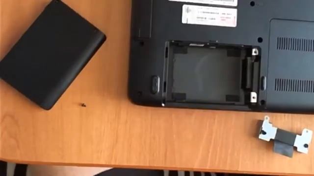 Как извлечь жёсткий диск HDD из ноутбука смотреть онлайн