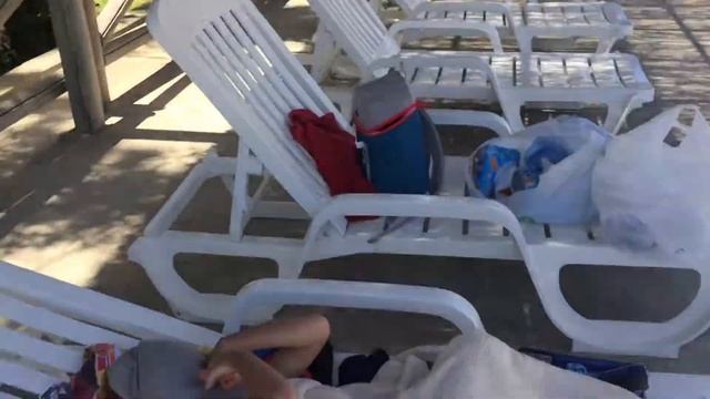 Отдыхаем в шезлонге... Испания, Кульера, аквапарк «Aquopolis Cullera». 14.06.17, 15:07 смотреть онлайн