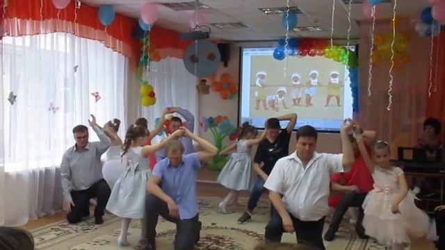 Выпускной дочери. Танец пап и дочек. смотреть онлайн