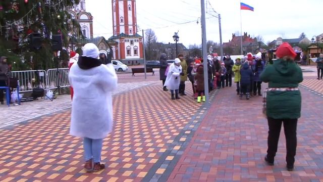 Эстафета "Донеси снежок в ложке" смотреть онлайн