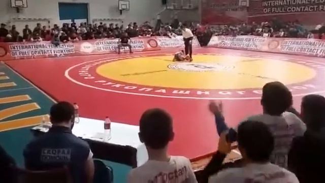 В синих шортах Боец клуба_ Atay Team. Ибаков ( Тайсон ) Джалалутдин . Серебряный призёр Кубка Росси смотреть онлайн