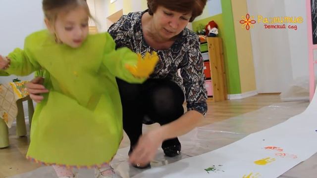 Рисуем ладошками. Частный детский сад "Развитие". смотреть онлайн