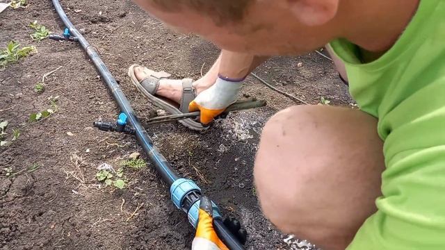 Сделали капельный полив//Трудяжкины будни//Стройка дома своими руками/ смотреть онлайн