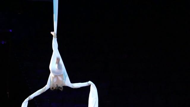 Circus studio "Magic World" - "Why people don't fly like birds?" смотреть онлайн