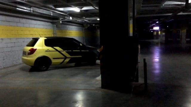 Skoda Fabia под краской Montana Black Slate 7360 и Easter Yellow 1010. смотреть онлайн