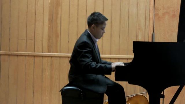 Un pequeño pianista en formación Isaías Fdz. Acevedo смотреть онлайн