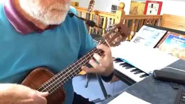 Menuet in A minor (Krieger) arranged for solo ukulele & played by Colin Tribe смотреть онлайн