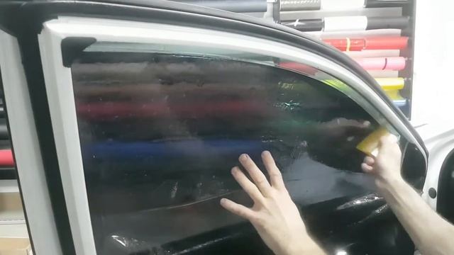 Как легко затонировать стекла автомобиля сэкономив на сервисе. Многоразовая тонировка. смотреть онлайн