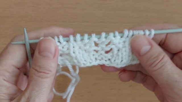 Нежные ажурные листья. Узор спицами для женского платья, туники, джемпера.