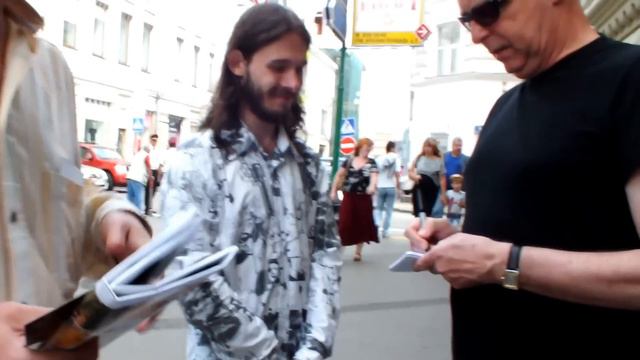 [RENORNER] Neil Tennant (Pet Shop Boys) signing autograph / Moscow 2012 смотреть онлайн