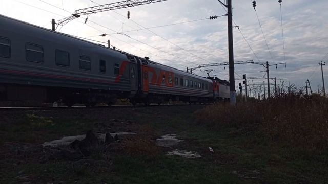 ЭП20-015 с пассажирским поездом Фирменный Премиум "Москва-Новороссийск" / Витаминный смотреть онлайн