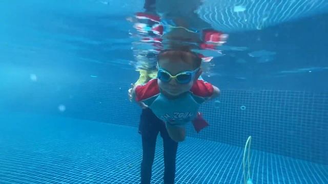 Обучение плаванию детей от 1 до 3 лет - Таиланд, Пхукет- Школа плавания Алексея Зиновьева смотреть онлайн