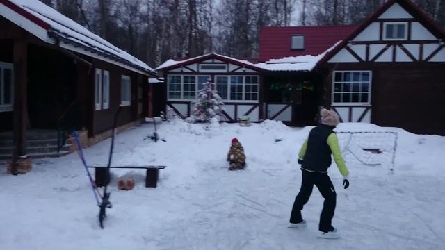 Каток на даче. смотреть онлайн