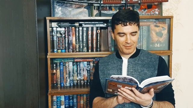 ЕВГЕНИЙ ГАГЛОЕВ: что читает автор? Тур по личной библиотеке! смотреть онлайн