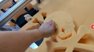 Как вырезать фигуру из листа поролона?