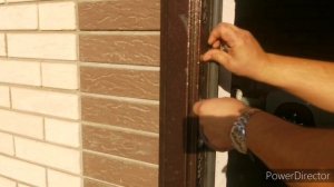 Входная дверь плохо закрывается? Поможет скотч.