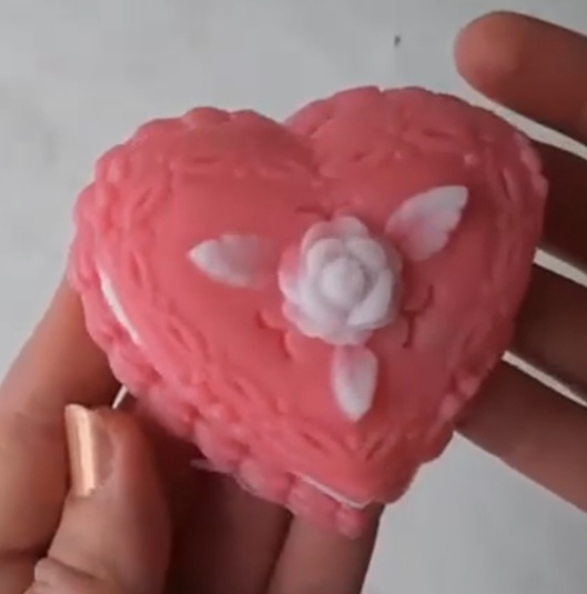 МЫЛО РУЧНОЙ РАБОТЫ. ДЕЛАЮ КРАСИВОЕ СЕРДЕЧКО. смотреть онлайн