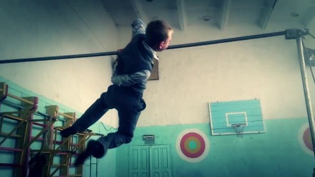 Турник и Брусья (Школа №1) ЧАСТЬ 1 смотреть онлайн