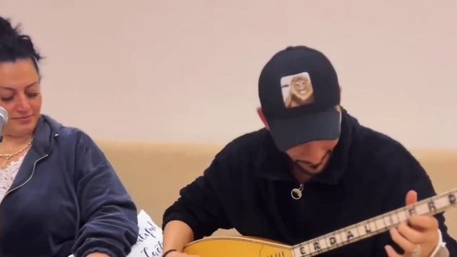 Grup Erdoğanlar feat Yağmur - Derdi Neymiş Yok Böyle Bir Ses смотреть онлайн