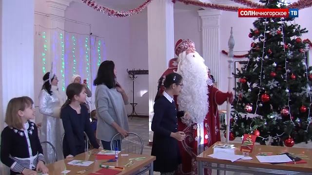 Солнечногорские артисты подарили Деду Морозу из Великого Устюга фирменный пряник смотреть онлайн